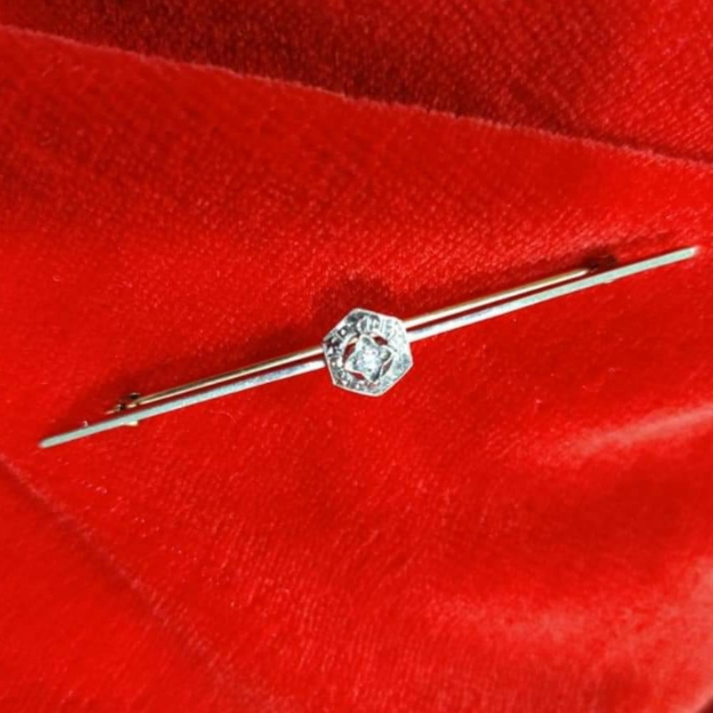 Antique 14K gold Pin brooch with a diamond - Picture 2 of 12